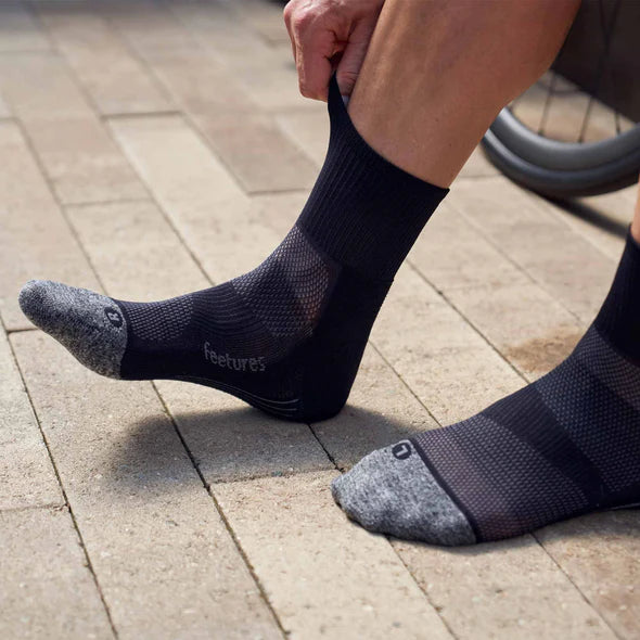 Elite Ultra Light Quarter Sock Feetures Socks Sock